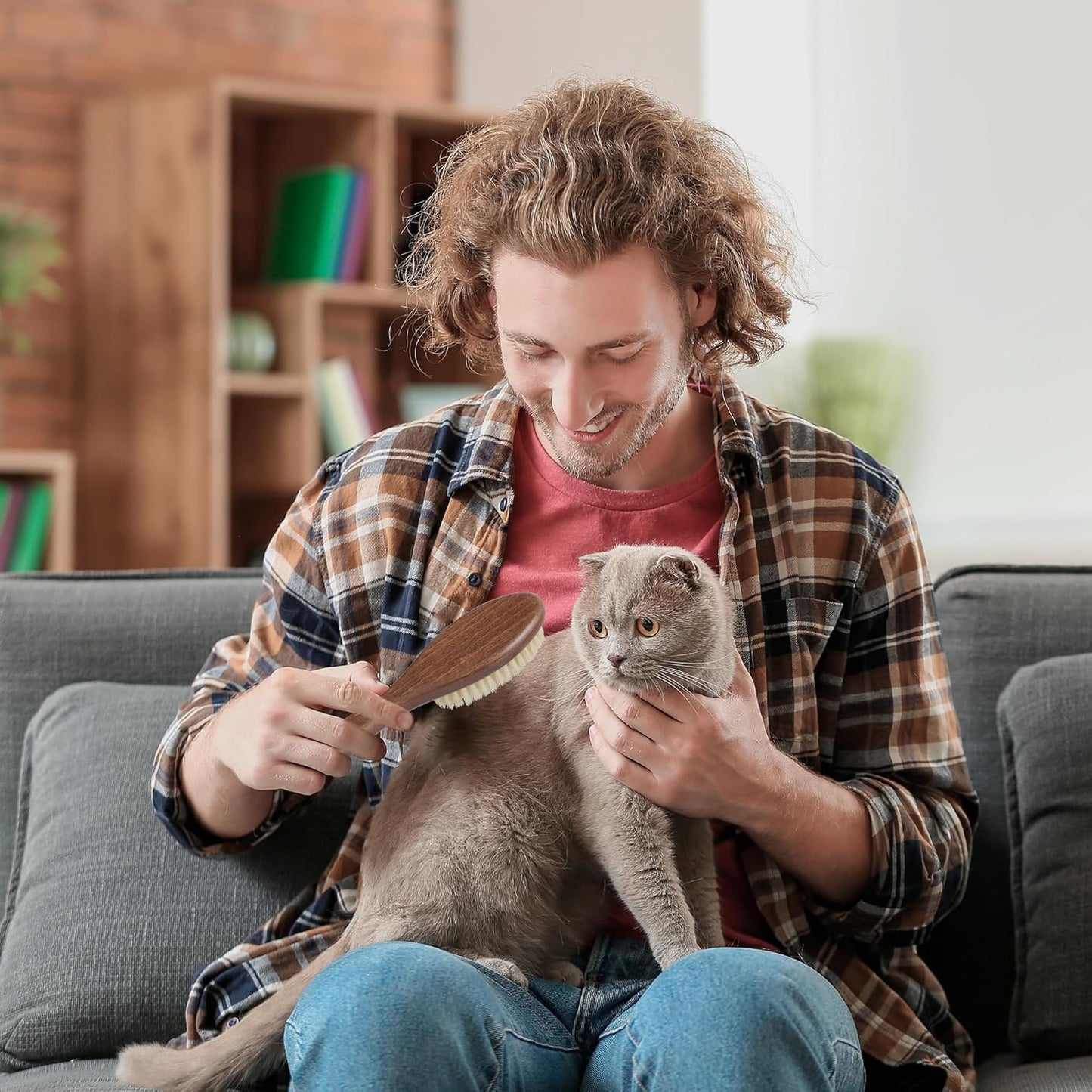 Takavu Natural White Boar Bristle Cat Brush - Gentle Grooming Tool for Sensitive Skin, Smoothing Fur & Healthy Shine - Soft Pet Brush